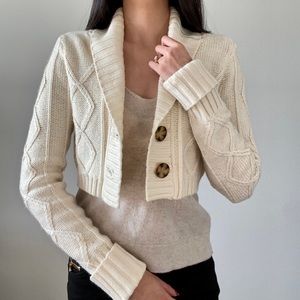 ✨ Jacob Connexion Cream Sweater ✨